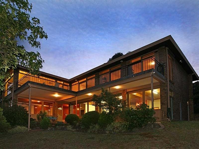 1 Pleasant View Crescent, Wheelers Hill VIC 3150