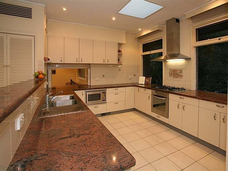 1 Pleasant View Crescent, Wheelers Hill VIC 3150