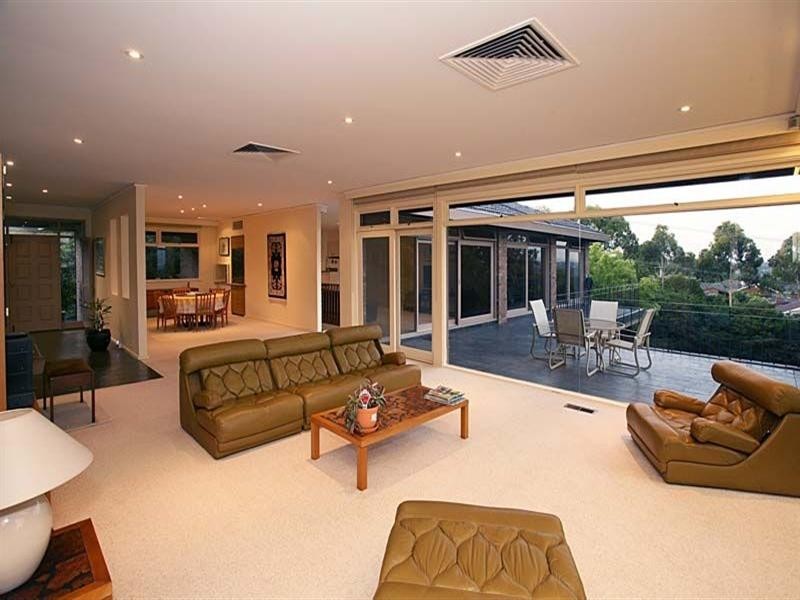 1 Pleasant View Crescent, Wheelers Hill VIC 3150