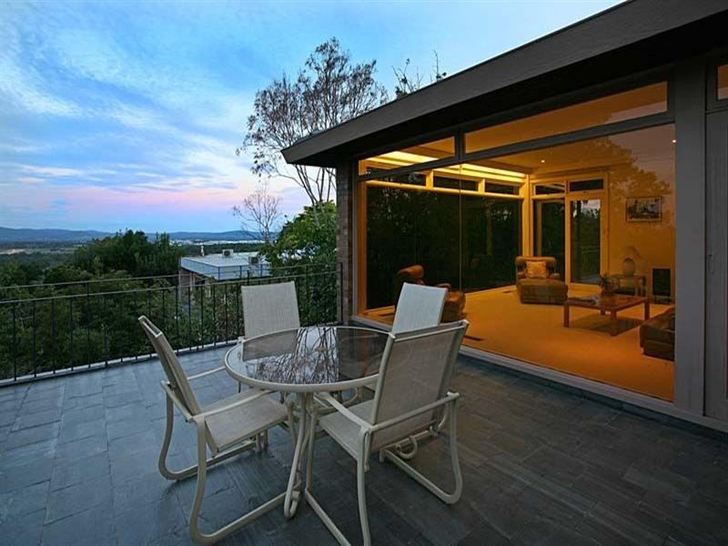 1 Pleasant View Crescent, Wheelers Hill VIC 3150