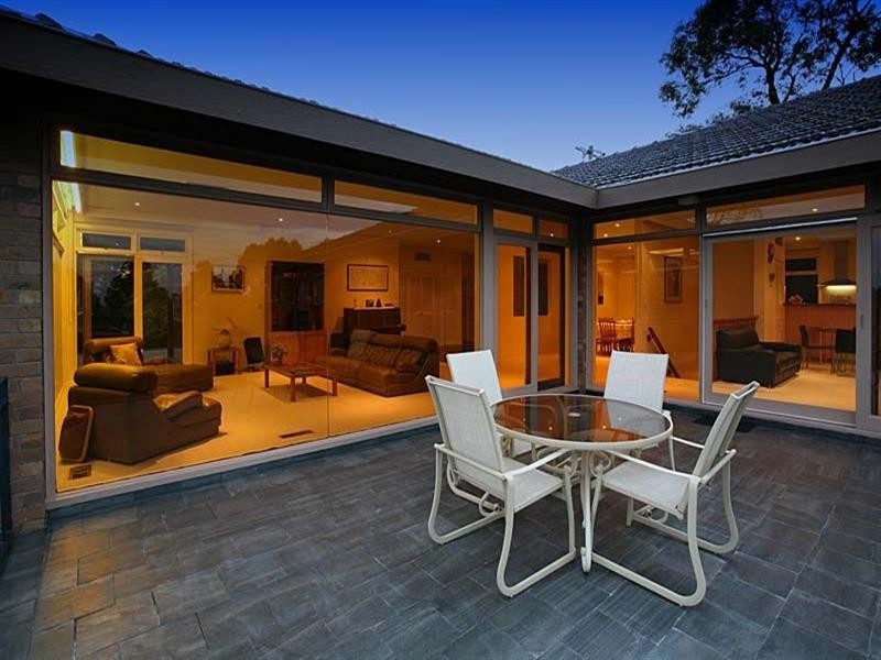 1 Pleasant View Crescent, Wheelers Hill VIC 3150