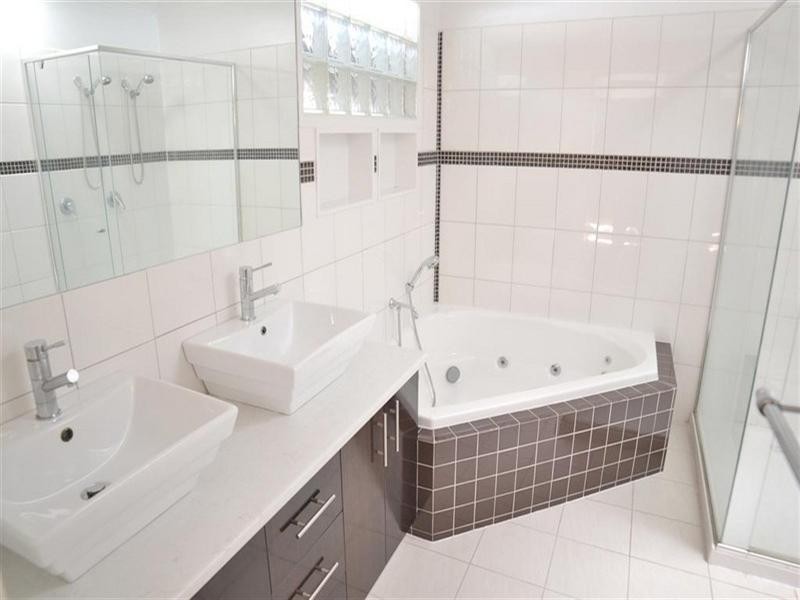 27 Westlands Road, Glen Waverley VIC 3150