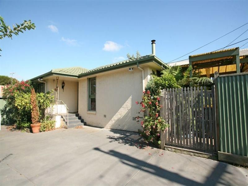 123 Brandon Park Drive, Wheelers Hill VIC 3150