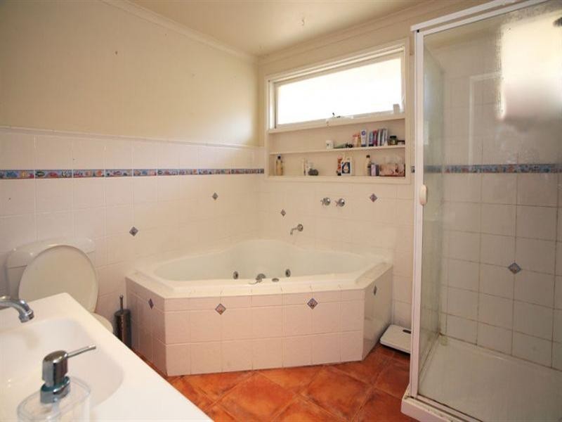 123 Brandon Park Drive, Wheelers Hill VIC 3150