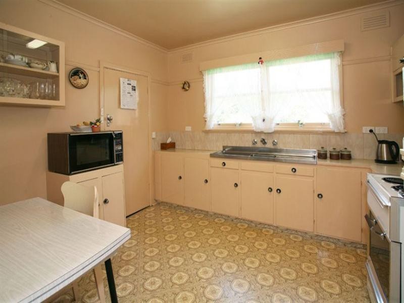 13 Aurisch Avenue, Glen Waverley VIC 3150