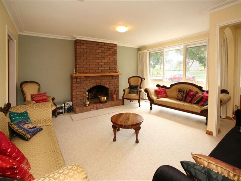 18 Phoenix Drive, Wheelers Hill VIC 3150