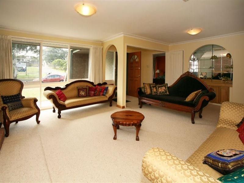 18 Phoenix Drive, Wheelers Hill VIC 3150