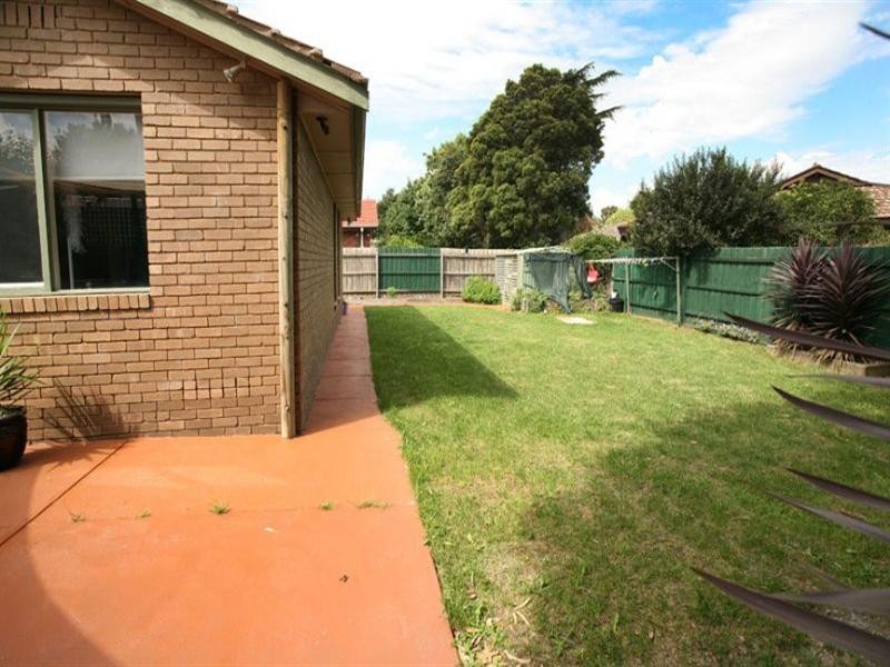 18 Phoenix Drive, Wheelers Hill VIC 3150