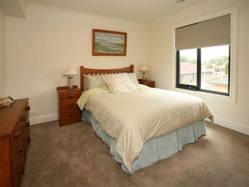 2/647 High Street Road, Glen Waverley VIC 3150