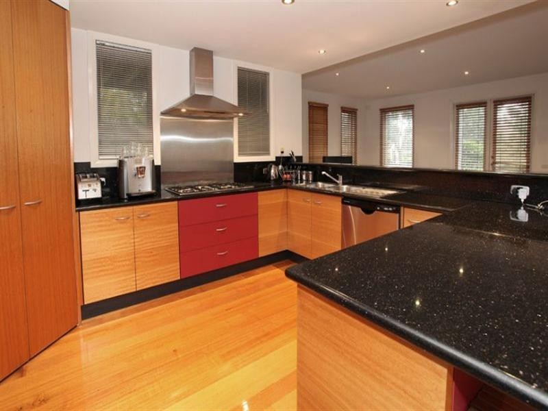 112 Herriotts Boulevard, Glen Waverley VIC 3150