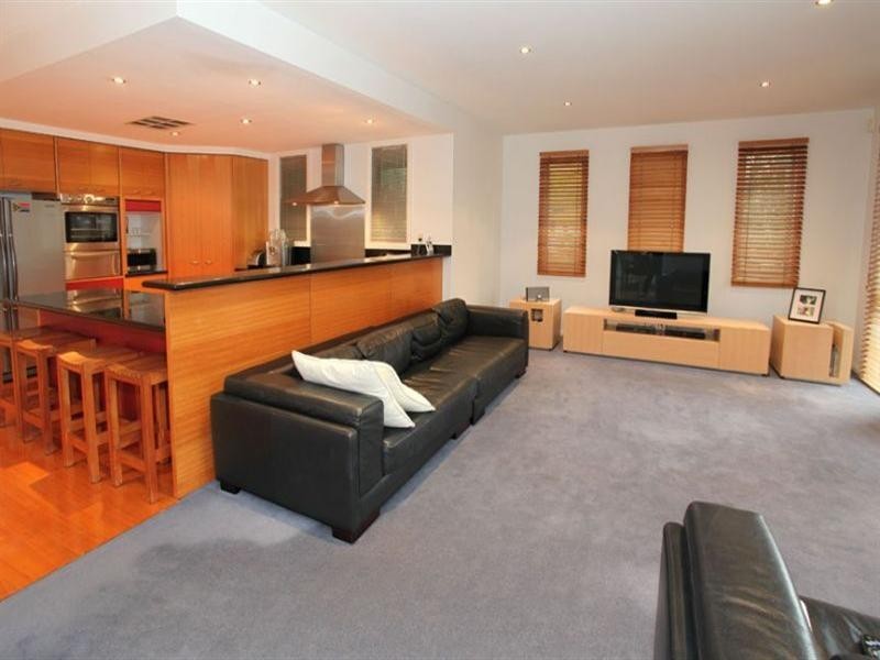 112 Herriotts Boulevard, Glen Waverley VIC 3150