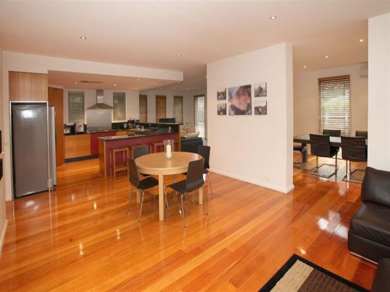 112 Herriotts Boulevard, Glen Waverley VIC 3150