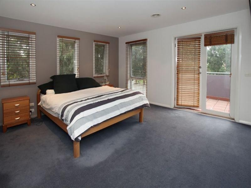 112 Herriotts Boulevard, Glen Waverley VIC 3150