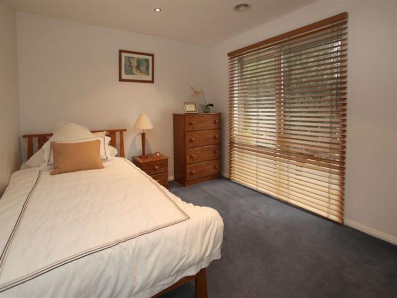 112 Herriotts Boulevard, Glen Waverley VIC 3150