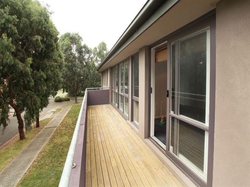 112 Herriotts Boulevard, Glen Waverley VIC 3150