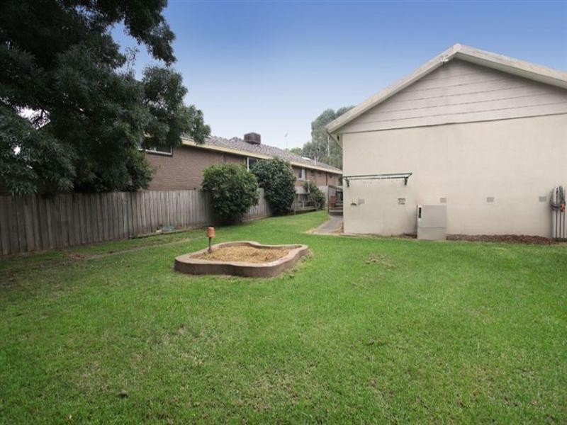 27 Hubbard Avenue, Mulgrave VIC 3170