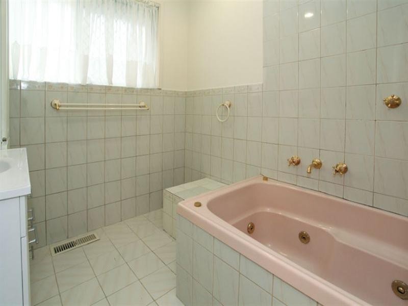 38 Glengariff Drive, Mulgrave VIC 3170