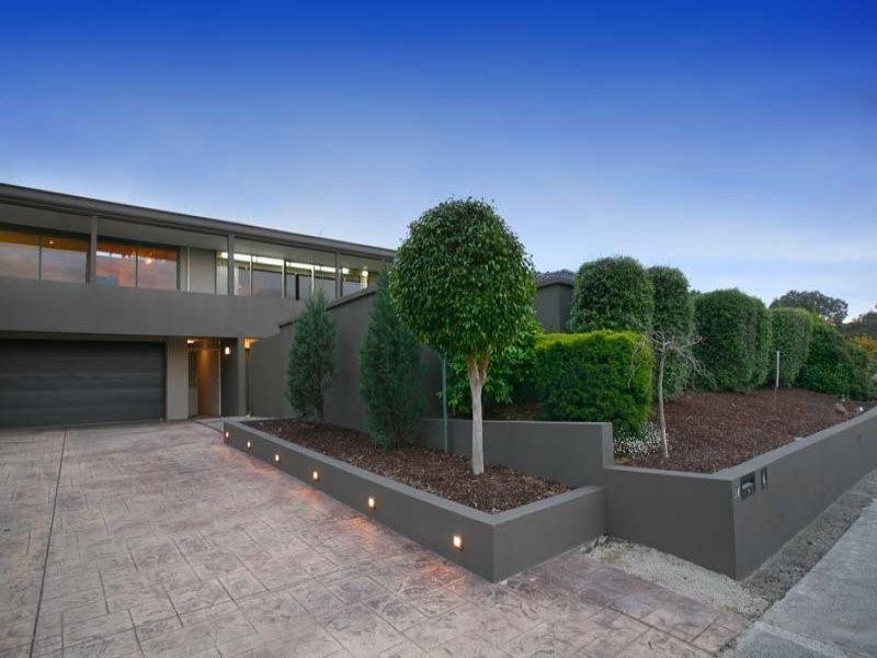 17 Caithness Crescent, Glen Waverley VIC 3150