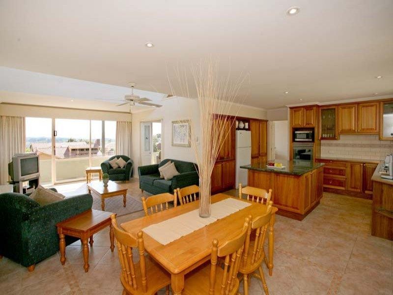 17 Caithness Crescent, Glen Waverley VIC 3150