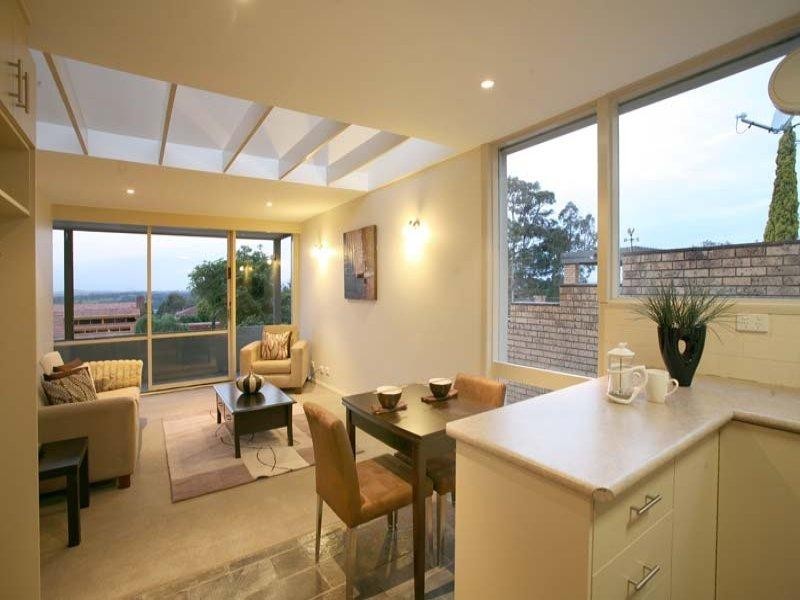 17 Caithness Crescent, Glen Waverley VIC 3150