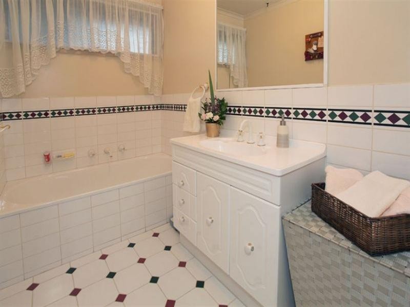 80 Tiverton Drive, Mulgrave VIC 3170