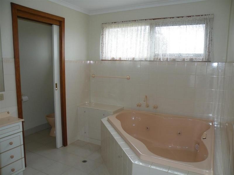 4 Tereva Crescent, Wheelers Hill VIC 3150