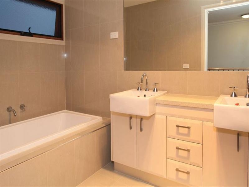 2/14 Garrisson Drive, Glen Waverley VIC 3150