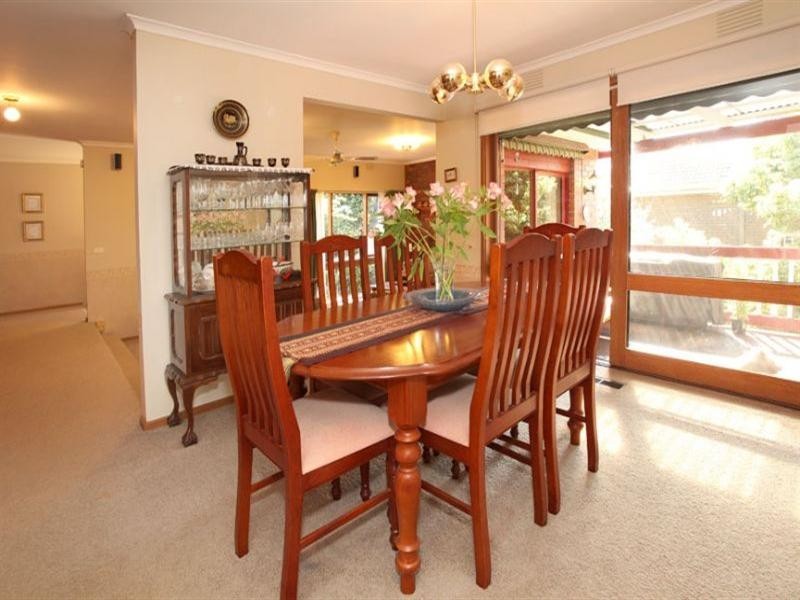 5 Darvell Close, Wheelers Hill VIC 3150