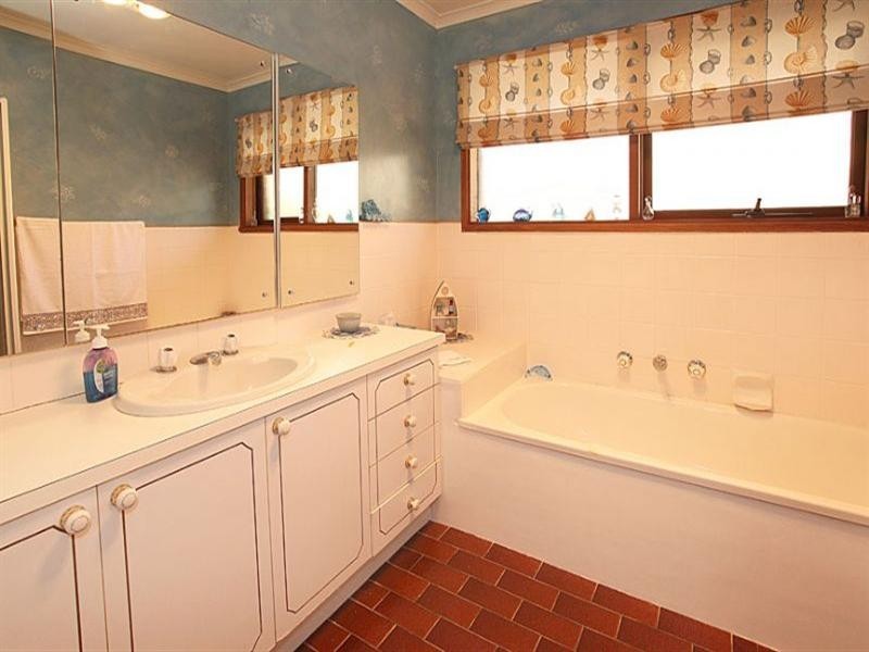 5 Darvell Close, Wheelers Hill VIC 3150