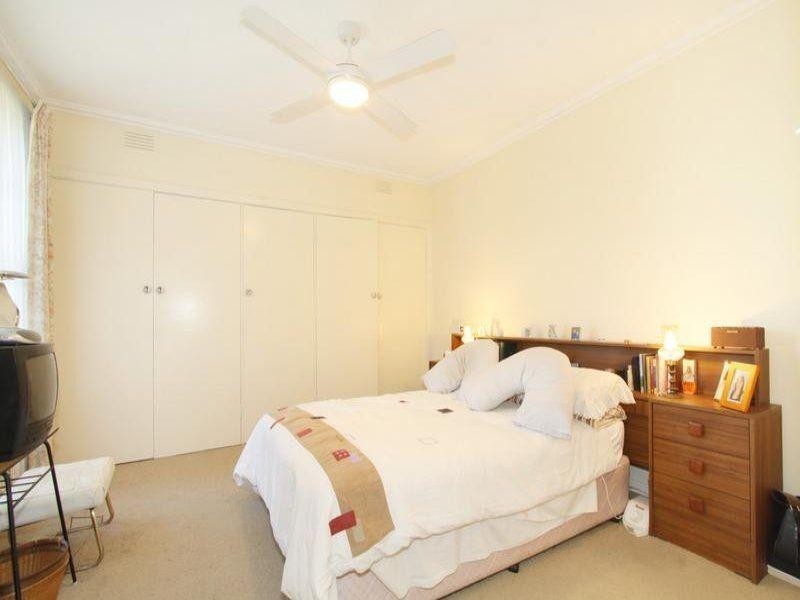 42 Risdon Drive, Notting Hill VIC 3168