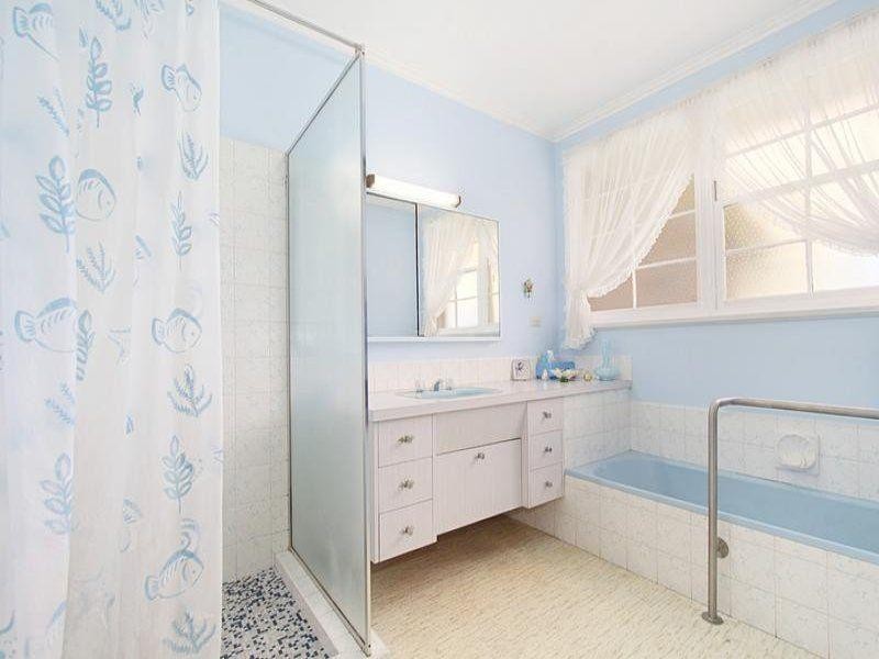 42 Risdon Drive, Notting Hill VIC 3168