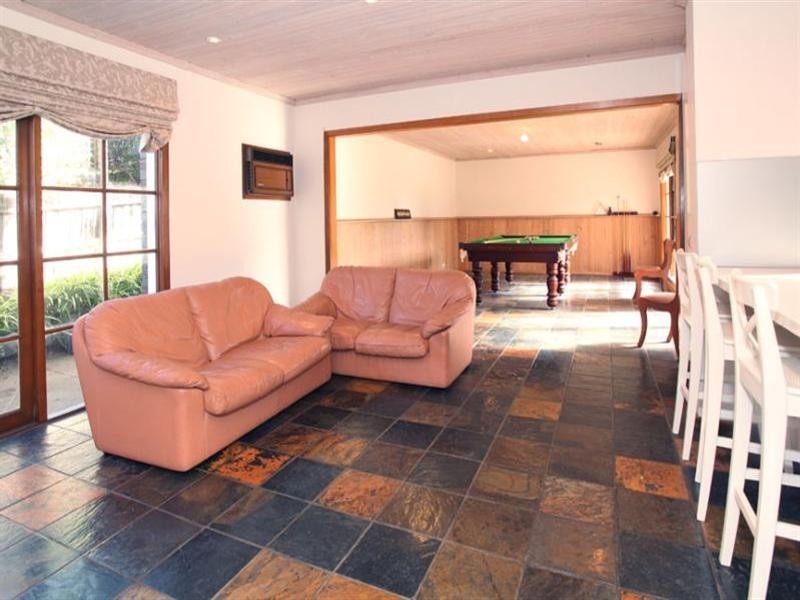 15 Harlingford Court, Wheelers Hill VIC 3150