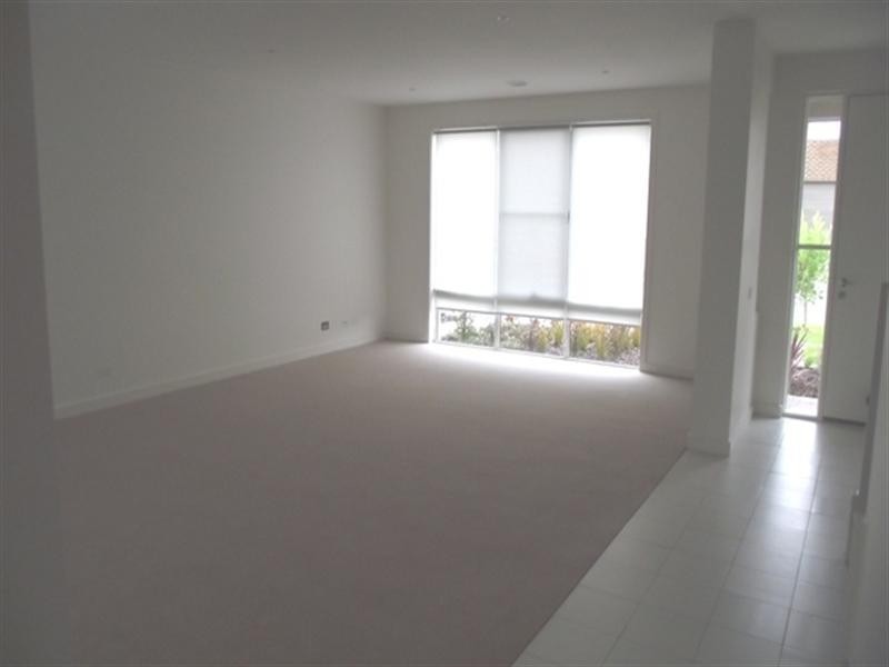 8 Edgbaston Way, Mulgrave VIC 3170