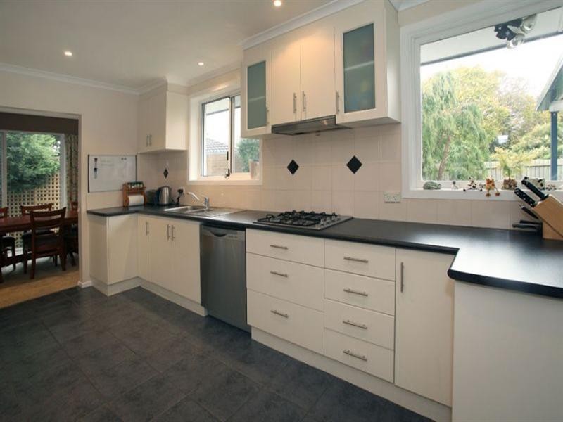 14 Emden Crescent, Mulgrave VIC 3170