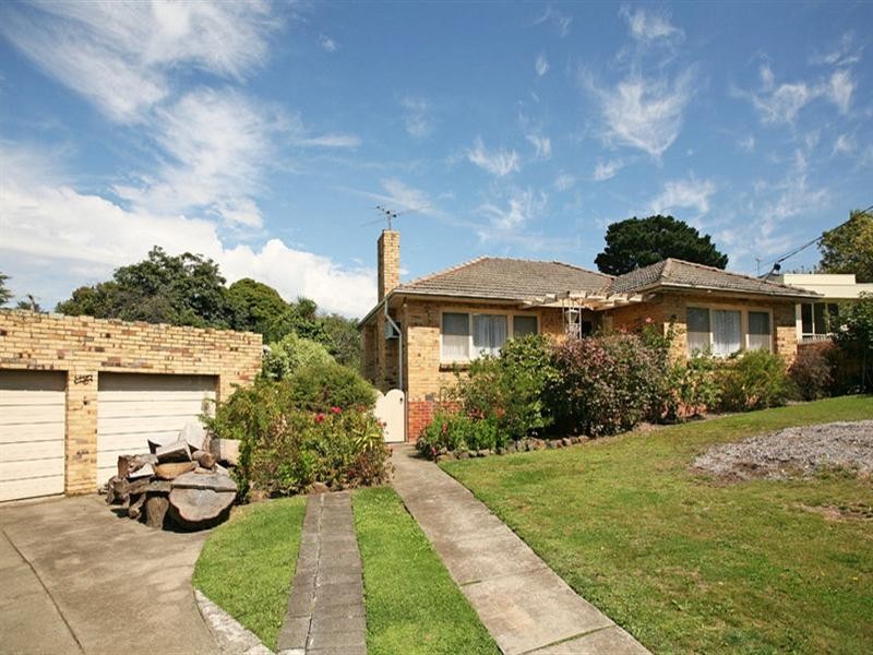 13 Aurisch Avenue, Glen Waverley VIC 3150