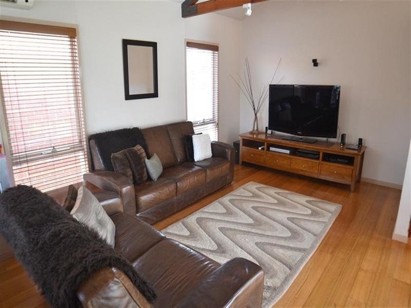 2/10 Renver Road, Clayton VIC 3168