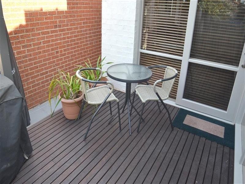 2/10 Renver Road, Clayton VIC 3168