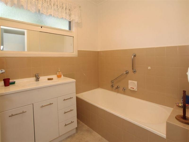 16 Hampstead Crescent, Glen Waverley VIC 3150