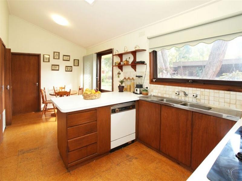 15 Compton Street, Glen Waverley VIC 3150