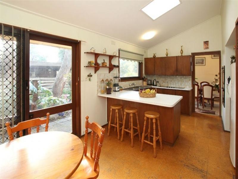 15 Compton Street, Glen Waverley VIC 3150