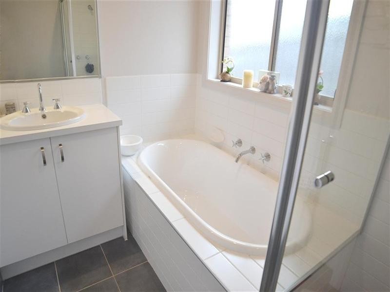 2/20 Carramar Street, Chadstone VIC 3148