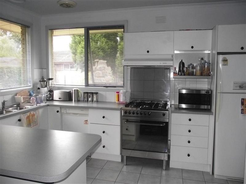 12 Gaynor Crescent, Glen Waverley VIC 3150