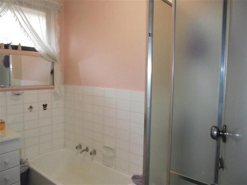 12 Gaynor Crescent, Glen Waverley VIC 3150