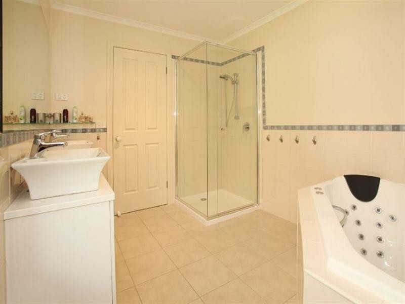 5 Streeton Court, Burwood East VIC 3151