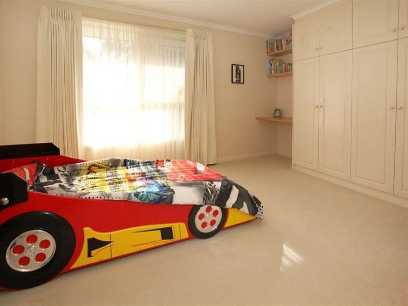 5 Streeton Court, Burwood East VIC 3151