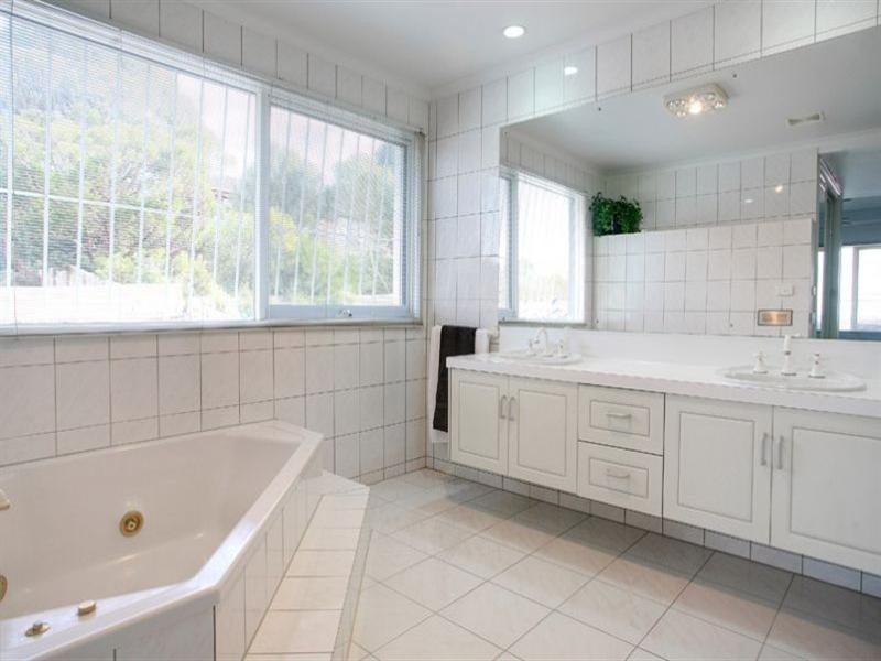 41 Garnett Road, Wheelers Hill VIC 3150