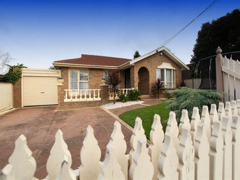 54 Golden Grove, Glen Waverley VIC 3150