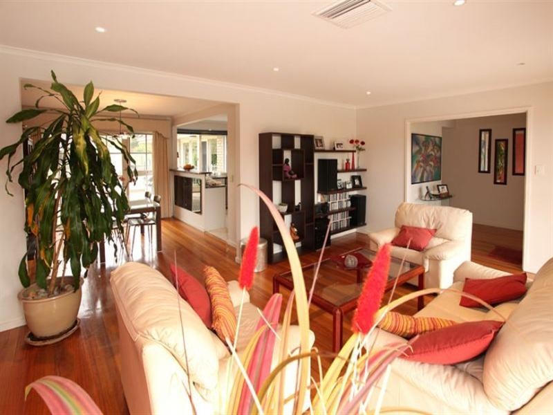 54 Golden Grove, Glen Waverley VIC 3150