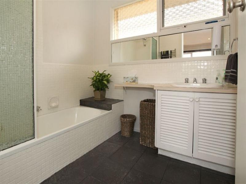 54 Golden Grove, Glen Waverley VIC 3150