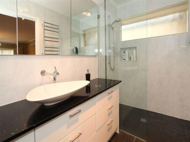 54 Golden Grove, Glen Waverley VIC 3150